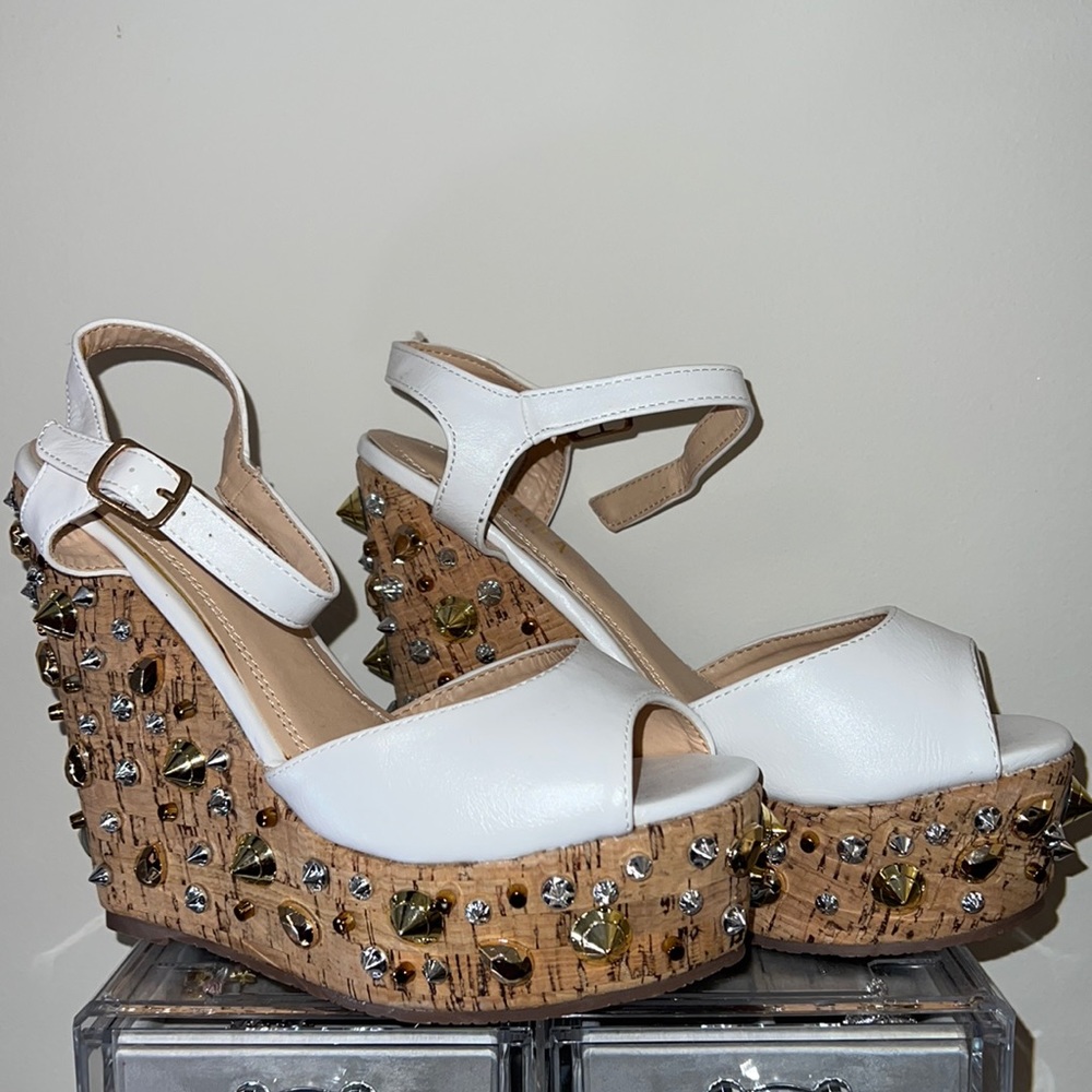 Spiked wedges